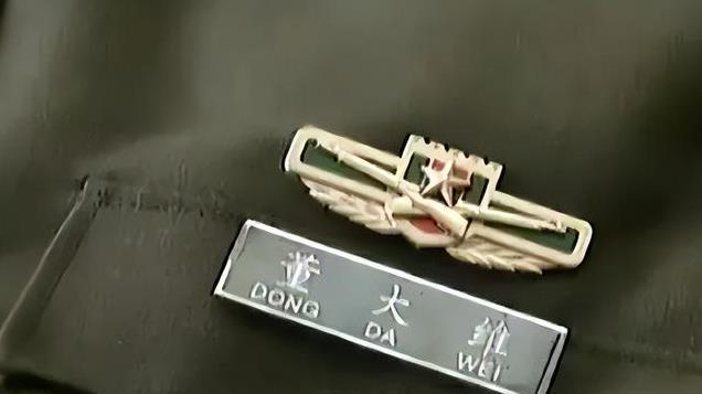 假冒军人15年，骗400万加俩年轻老婆，被捕时怒骂：我是少将！