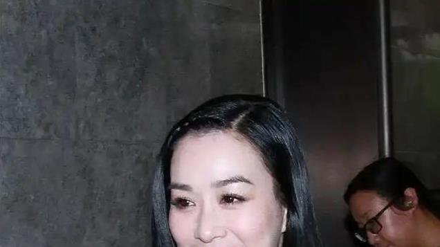 54岁的钟丽缇是大气的美，风韵犹存的美！（附高清美图）