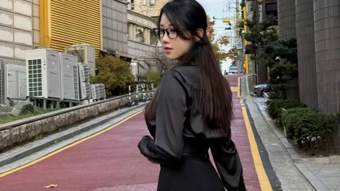轩子巨2兔晒美照，被质疑没穿打底裤，当场回应：肉色所以看不见，爱信不信！