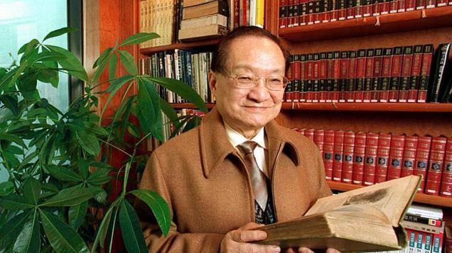 为娶小29岁小三，抛弃相伴23年妻子，儿子自杀后她让小三付出代价