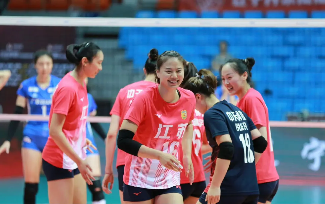龚翔宇领衔！江苏女排3-0广东晋级四强，打得对手三局都不过20分