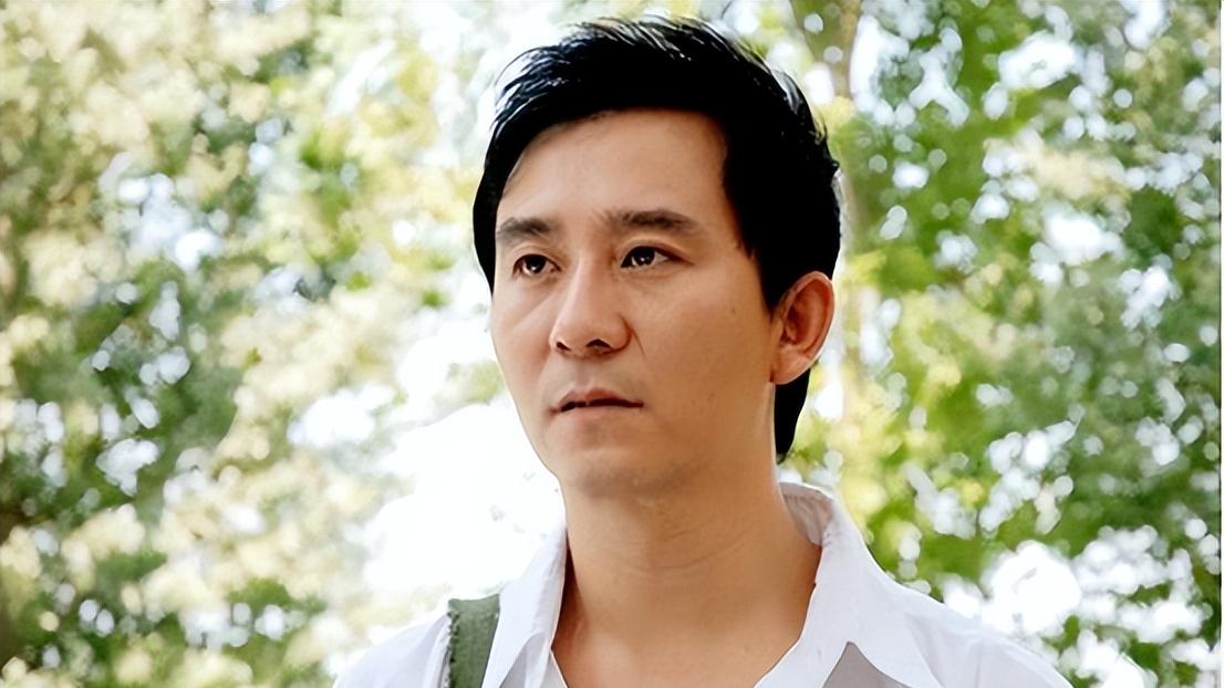 演员赵毅：对婚姻不愿将就，48岁仍未婚，父母为了他失眠流泪