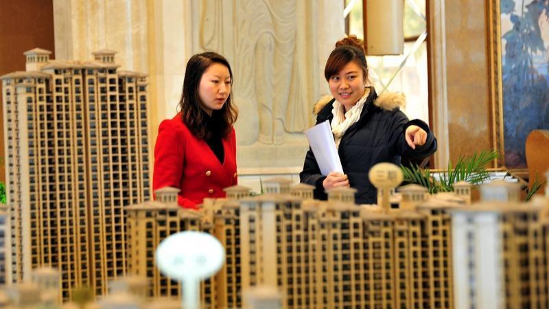 房价暴跌最倒霉的是谁呢？真的是买不起房的老百姓吗？