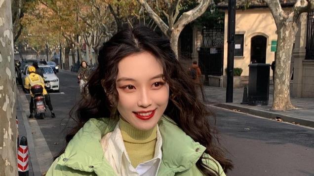 收起你的羽绒服吧，今年秋冬“回头率最高”的3件外套，时髦洋气