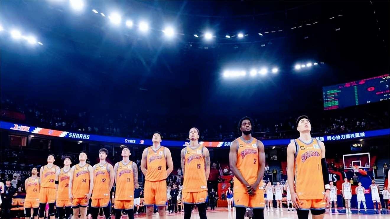 26秒只差1分依旧难挽三连败，真不怨王哲林只能说张庆鹏技高一筹