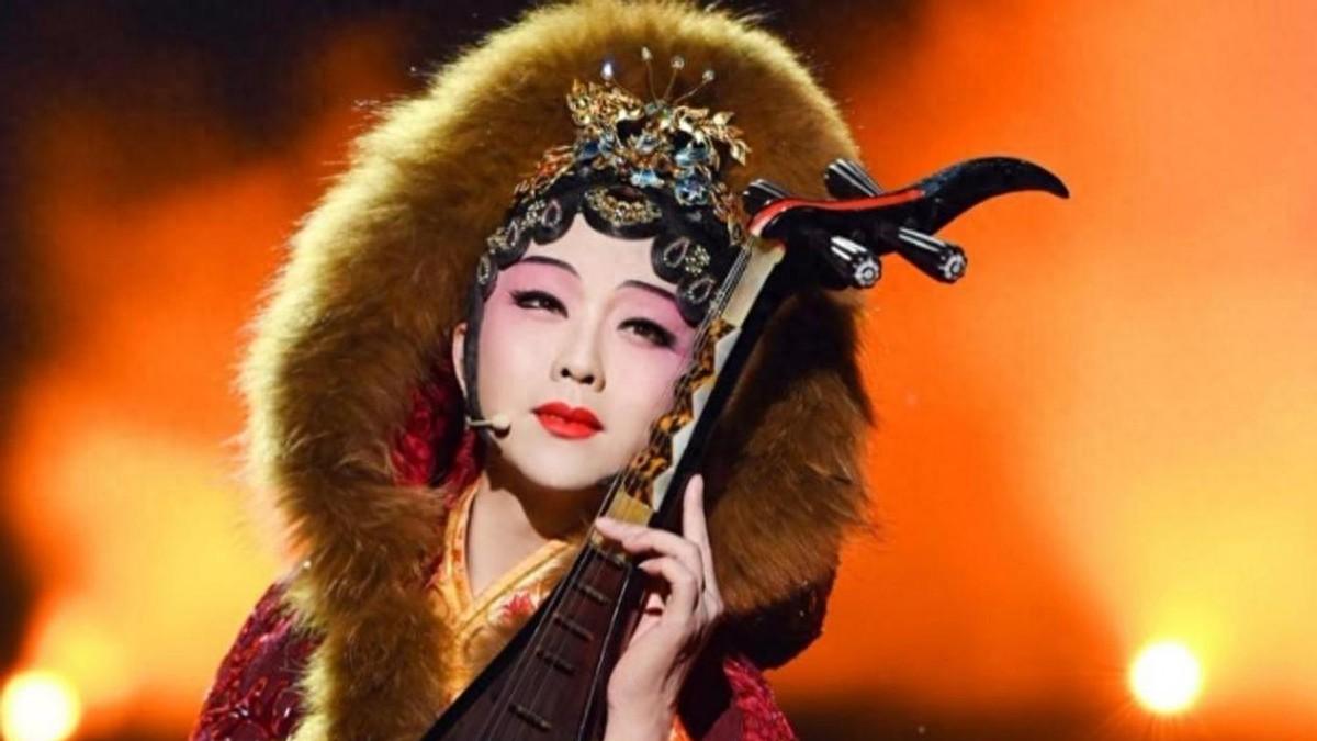 有一种“逆袭”叫李玉刚，从沿街乞讨的乞丐到万人瞩目的艺术家