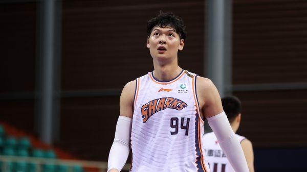 惨遭王哲林吊打！北控新援化身水货，手握顶薪却不如陈国豪