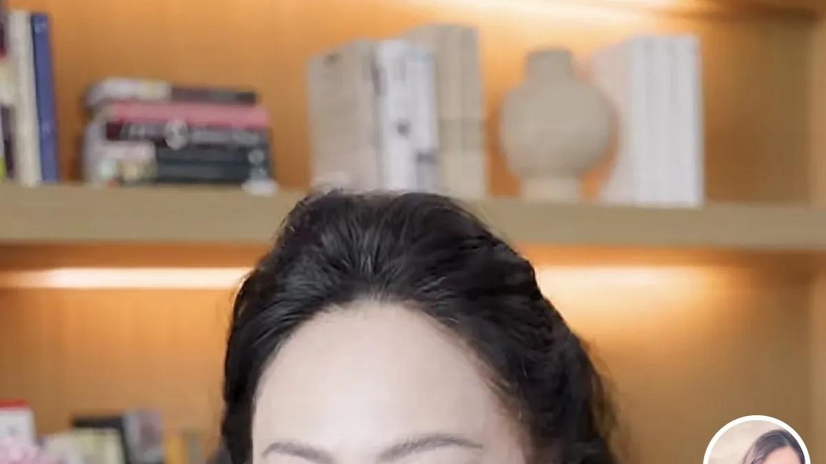 章小蕙无修图曝光，衣品一般小肚子明显很油腻，61岁显年轻靠P图