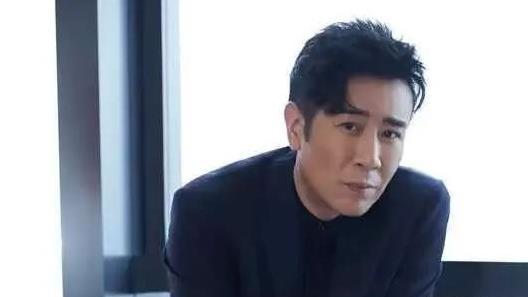 《我是刑警》庆功宴剧组全到, 却唯独缺秦旋和胡明，理由够笑三天