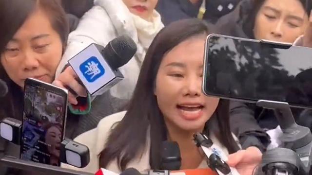 余华英案二审结束，杨妞花情绪激动，在法院门口宣布最终判决结果