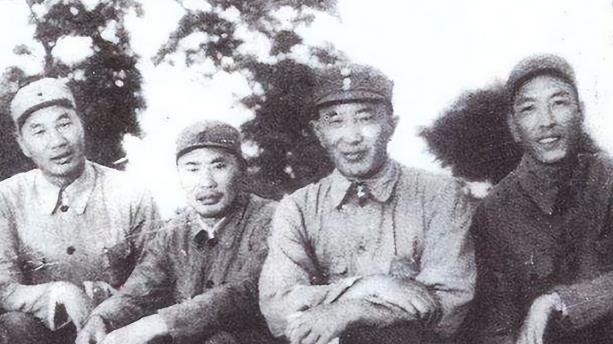 许世友问耿飚：若授衔你是啥军衔？耿：别人不敢说，肯定在你前面