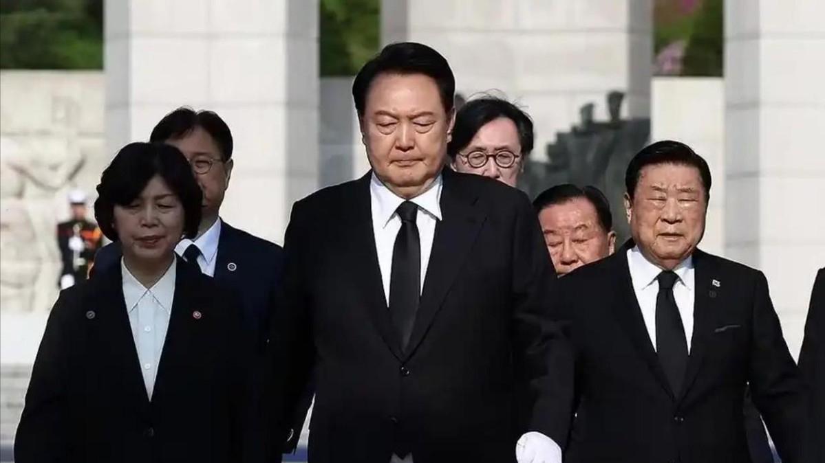 韩国内乱清算升级，韩执政党再次背叛，尹锡悦穷途末路，中方表态