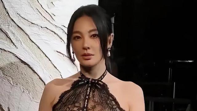 北京这一天，36岁张雨绮用珠圆玉润的身材，给白幼瘦女星上了一课