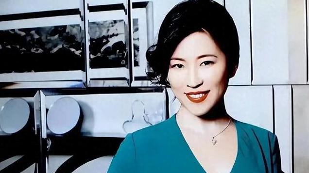 卷走几十亿逃去美国，从全国冠军到体坛败类，她如今过得怎样了？