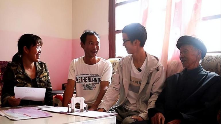 “搬砖男孩”林万东：高考713分，被嘲考上清华也没用，如今怎样