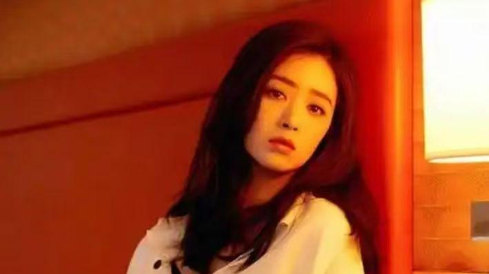 揭秘小巷深处：蒋欣演绎多重性格人生