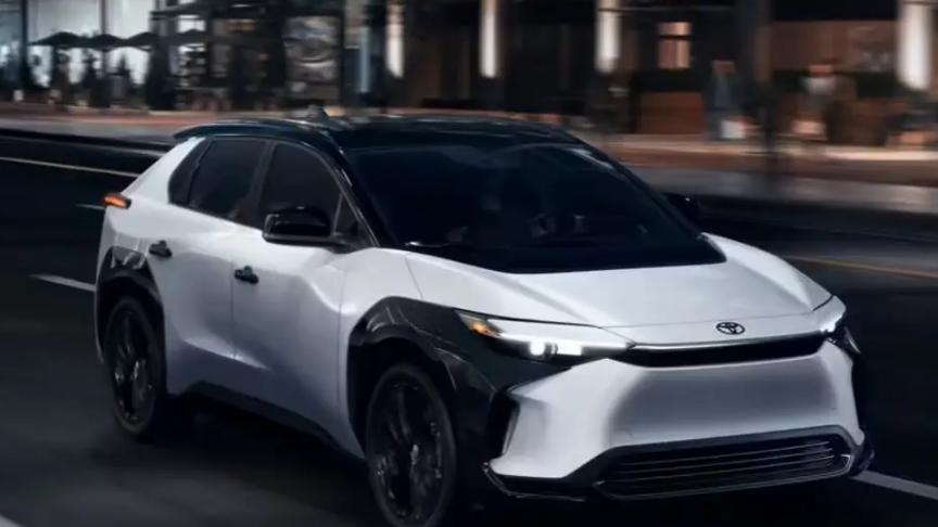 ?中型SUV，轴距2米85与汉兰达一样大，从20万降到14万，却无人识货