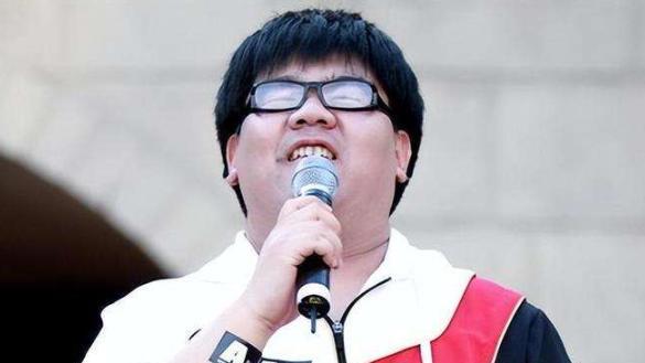 爆红后，盲人歌手阳光，终为自己的“目中无人”付出代价