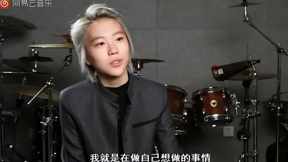 窦靖童：生活在天后妈妈的优渥环境中，心病却是穷苦潦倒的父亲