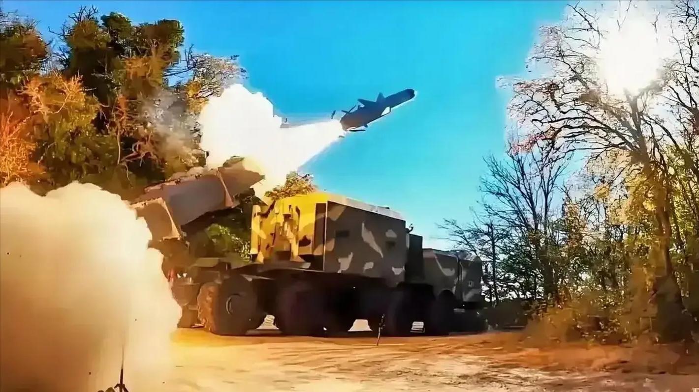 大帝按耐不住直接打出王牌军，76伞兵师突袭库尔斯克