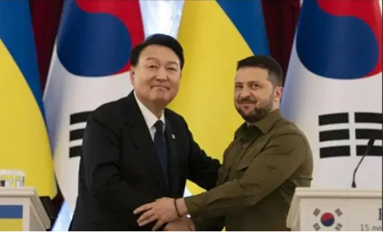 朝鲜国旗在俄乌战场升起？韩国放狠话要出兵援乌，普京警告：别犯下大错