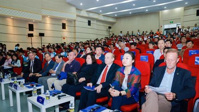 丁文锋：“仰望星空，脚踏实地”，为空间人才培养提供基金支持