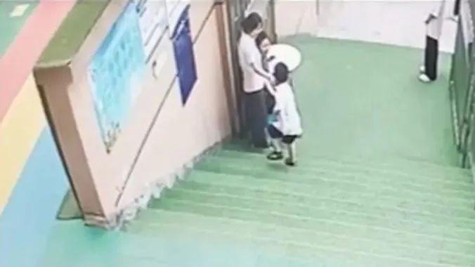 一盒6块多巧克力，竟让园长丢了饭碗？园长被开除后，法院这样判