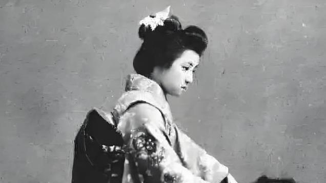 她被称为“勤王艺伎”，为爱人做卧底，改变日本历史