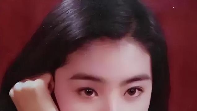 林青霞：为丑老公生下两个女儿后，他把13岁的私生子领进门了