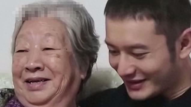 黄晓明宣布姥姥去世，离婚后不忘带儿子尽孝，杨颖备受黄家人认可