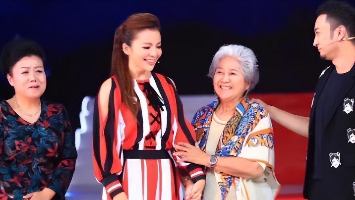 看了主持人朱迅背后故事，才知她是如何一步一步成为央视“名嘴”