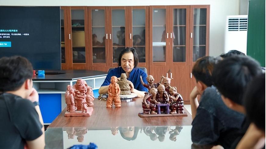 “泥说中原——张振福泥塑作品展”在河南财政金融学院举行