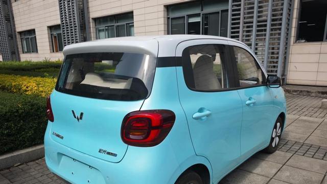 首次推出5门车型！全新五菱宏光mini EV实车到店