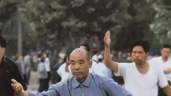 站桩如何避免“膝盖疼”