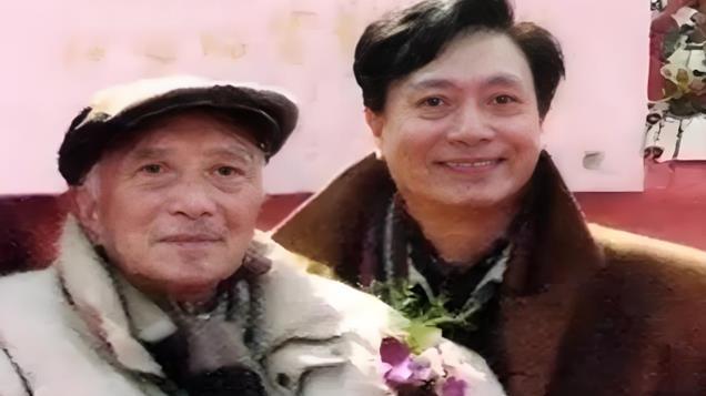 老照片：年轻时的梁波罗确实丰神俊朗，难怪孙道临会选他做接班人
