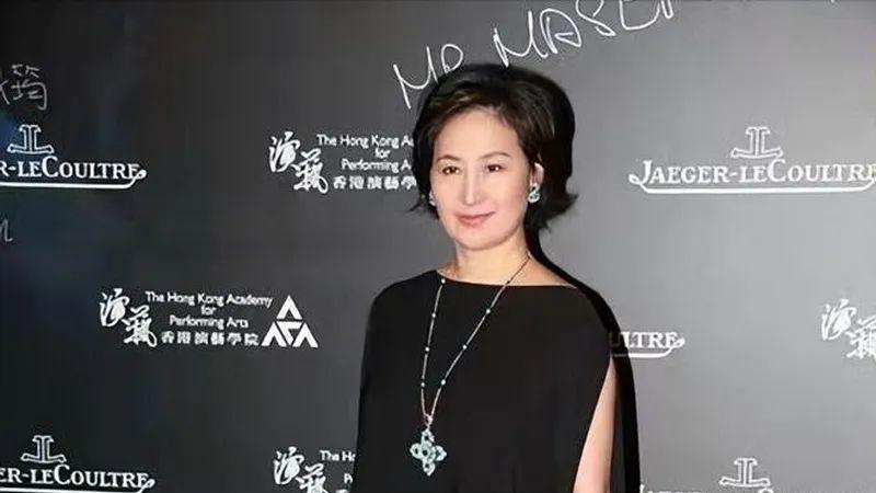 澳门之夜，站位决定一切！张艺谋郭晶晶也得靠边站，C位稳如泰山