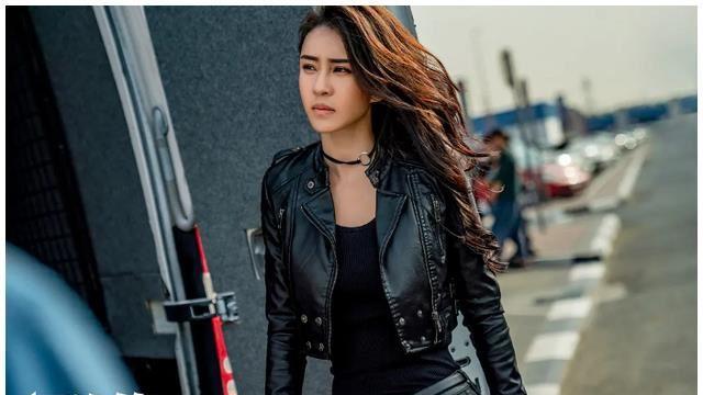 曾是成龙力捧的“御用女配”，如今转战网大，只能靠擦边混票房