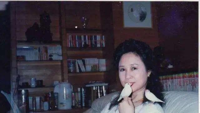 琼瑶：经历3个男人情途坎坷，生命中的情与爱都化作带泪的花