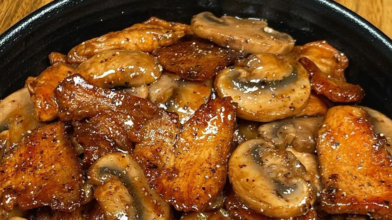 鲜美升级，健康不减——黑椒口蘑鸡胸肉，味蕾与健康的双重盛宴