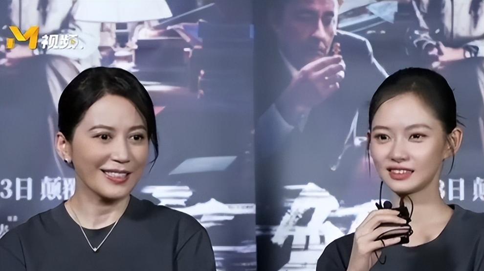 好美啊！53岁俞飞鸿现身北京，露肩裤装优雅酷飒，骨相美人太抗老