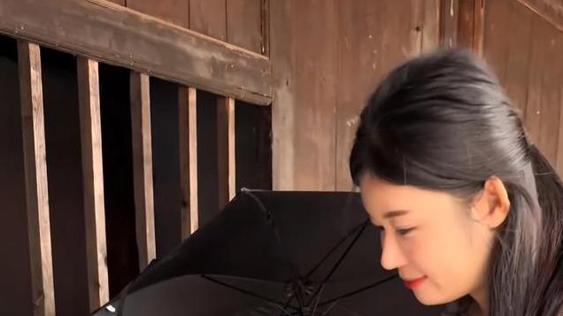 演员李嘉明与小18岁娇妻拍大郎吃药段子，网友：我猜这天迟早会来