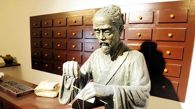 当年曹操为何非要斩杀华佗？后汉书给出真相，曹操是对的
