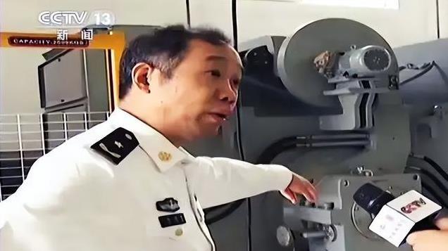 给美军点震撼！076舰下水，首创电弹无人机：首创渡海夺岛新模式