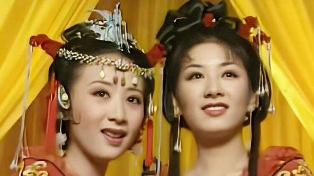 李琳和小8岁老公机场被拍，穿3万大衣又老又胖，经超却给足安全感
