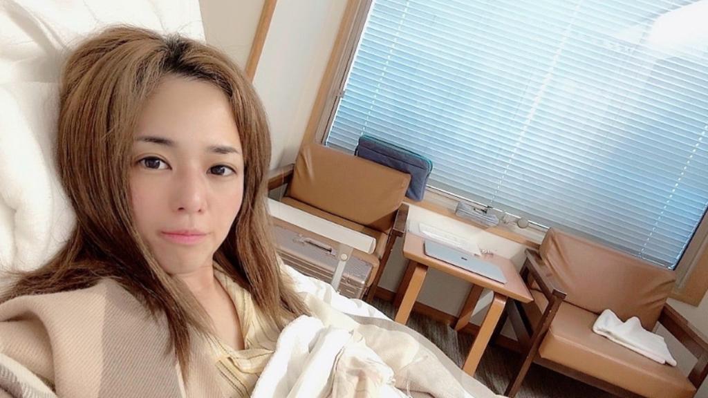 突发！苍井空「切卵巢囊肿」住院！