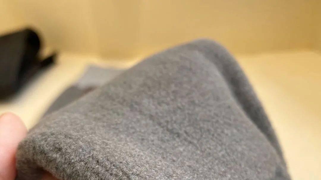 别穿鲨鱼裤啦，这条连裤袜才是真时髦不尴尬！