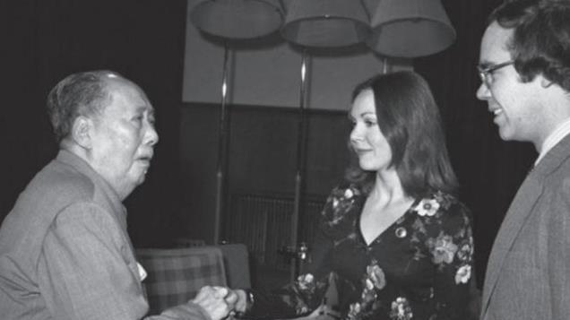 76年尼克松访华问毛主席有何特长，主席答后，尼克松向其深鞠一躬