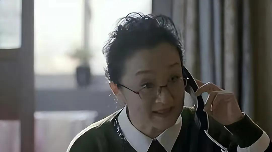 演员杨昆卖别墅为夫还债，62岁坚持拍戏，没有孩子成唯一遗憾