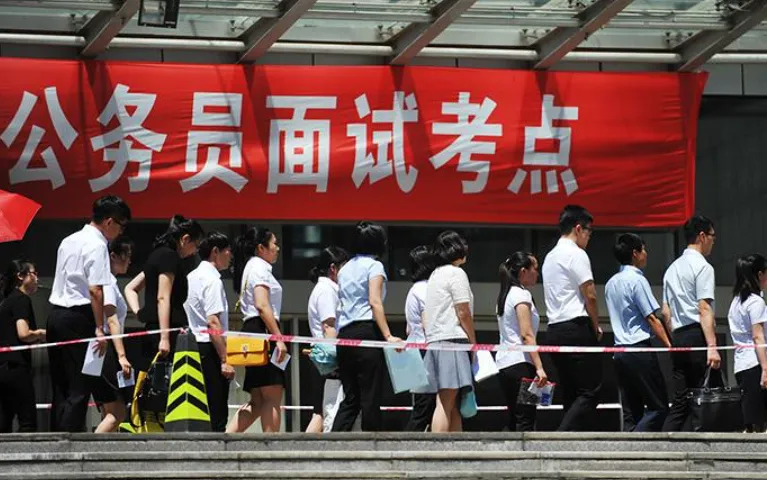 回去参加同学婚礼，我竟然被安排在座位末席