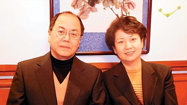 与丈夫AA制40余年，女儿被保姆带大，从不下厨的李维康咋想的？